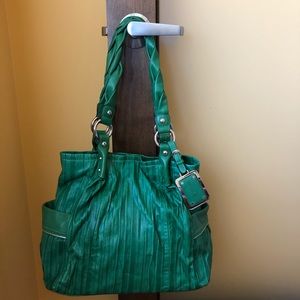 B. Makowsky Green Leather Purse